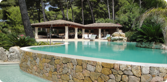  CON JARDINES Y  PISCINAS